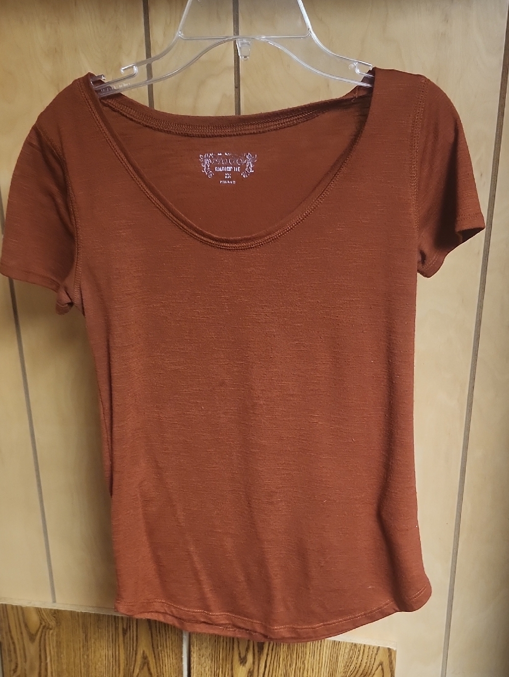 Mudd Women's Scoop Neck Tee - Rust Brown